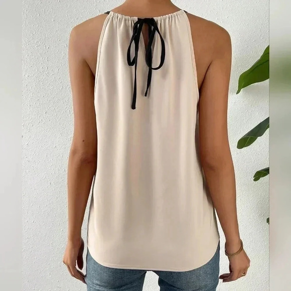 Essnce Two Tone Keyhole Neckline Halter Top - Picture 4 of 4